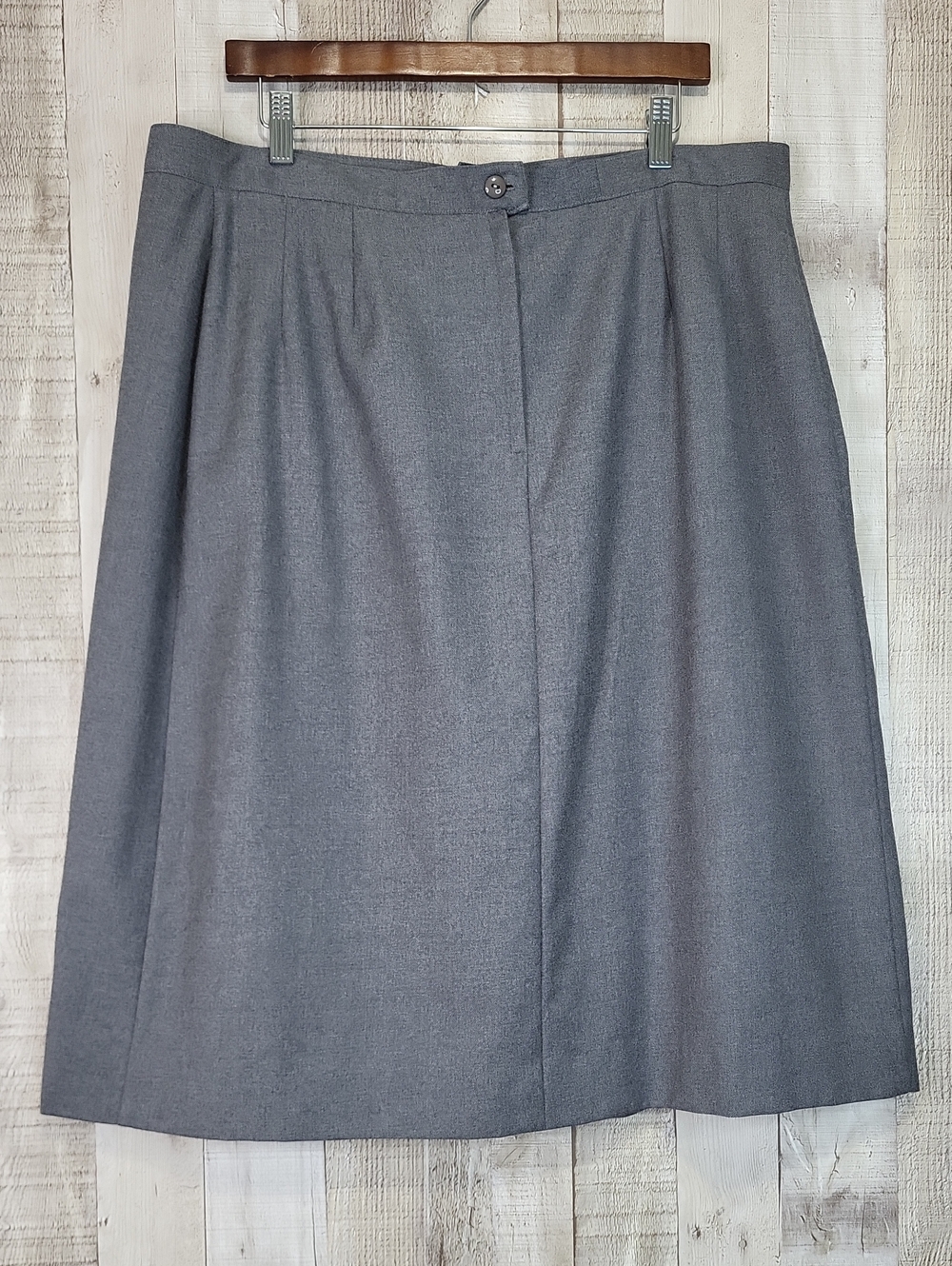D'alliards Classic Gray Wool Pleated Women's Skirt. Size 16. - Picture 5 of 8
